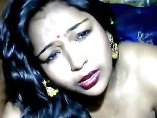 Hot Indian Damsel Plays With Big Boobs Close Up